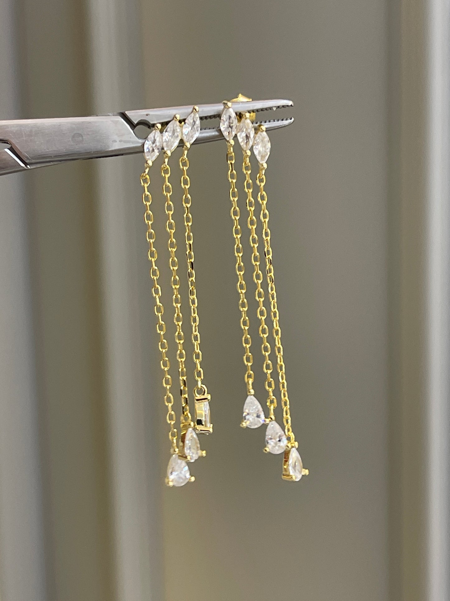 Becca Chain Tears Küpe